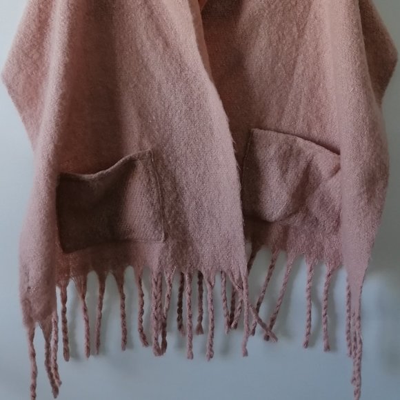 Steve Madden Womens Crepe Pink With Pocket Fringe Shawl Wrap One Size - Picture 3 of 6